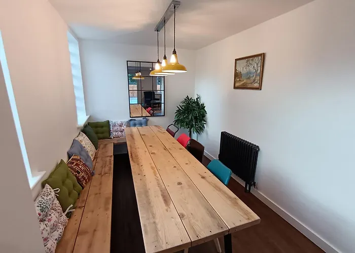 Northampton Oasis - 4 Bedroom House