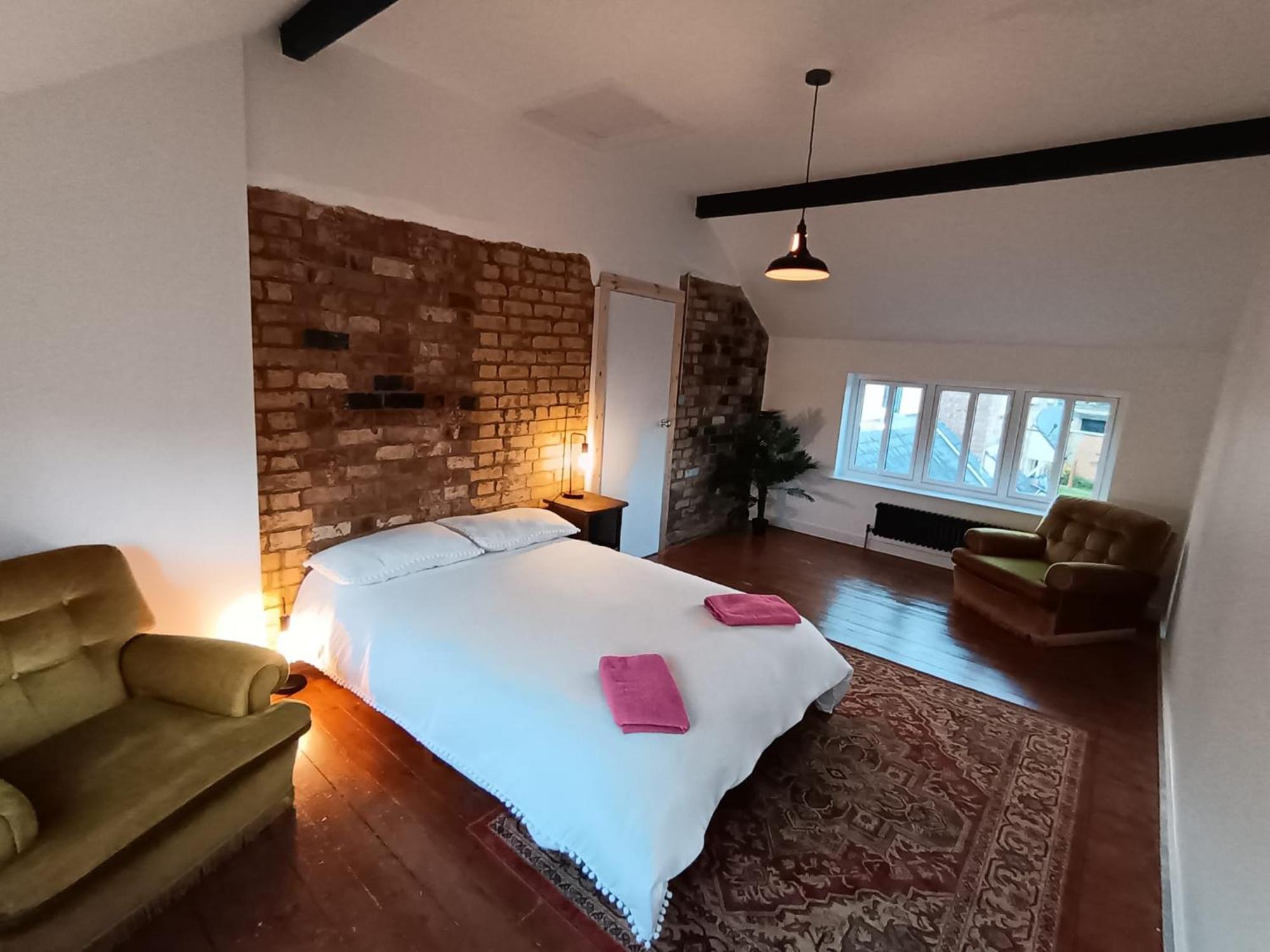 Holiday home Oasis - 4 Bedroom House Northampton
