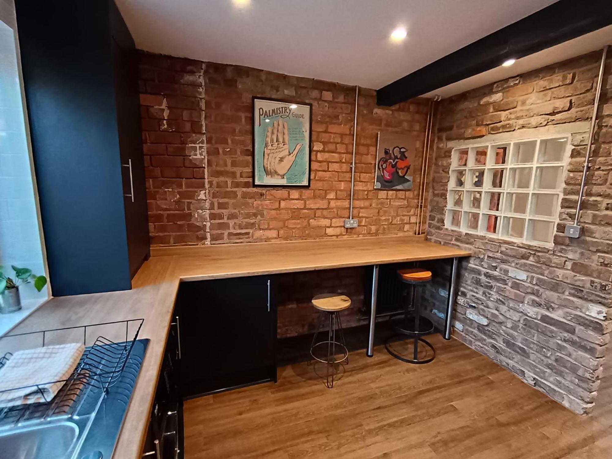 Oasis - 4 Bedroom House * Northampton