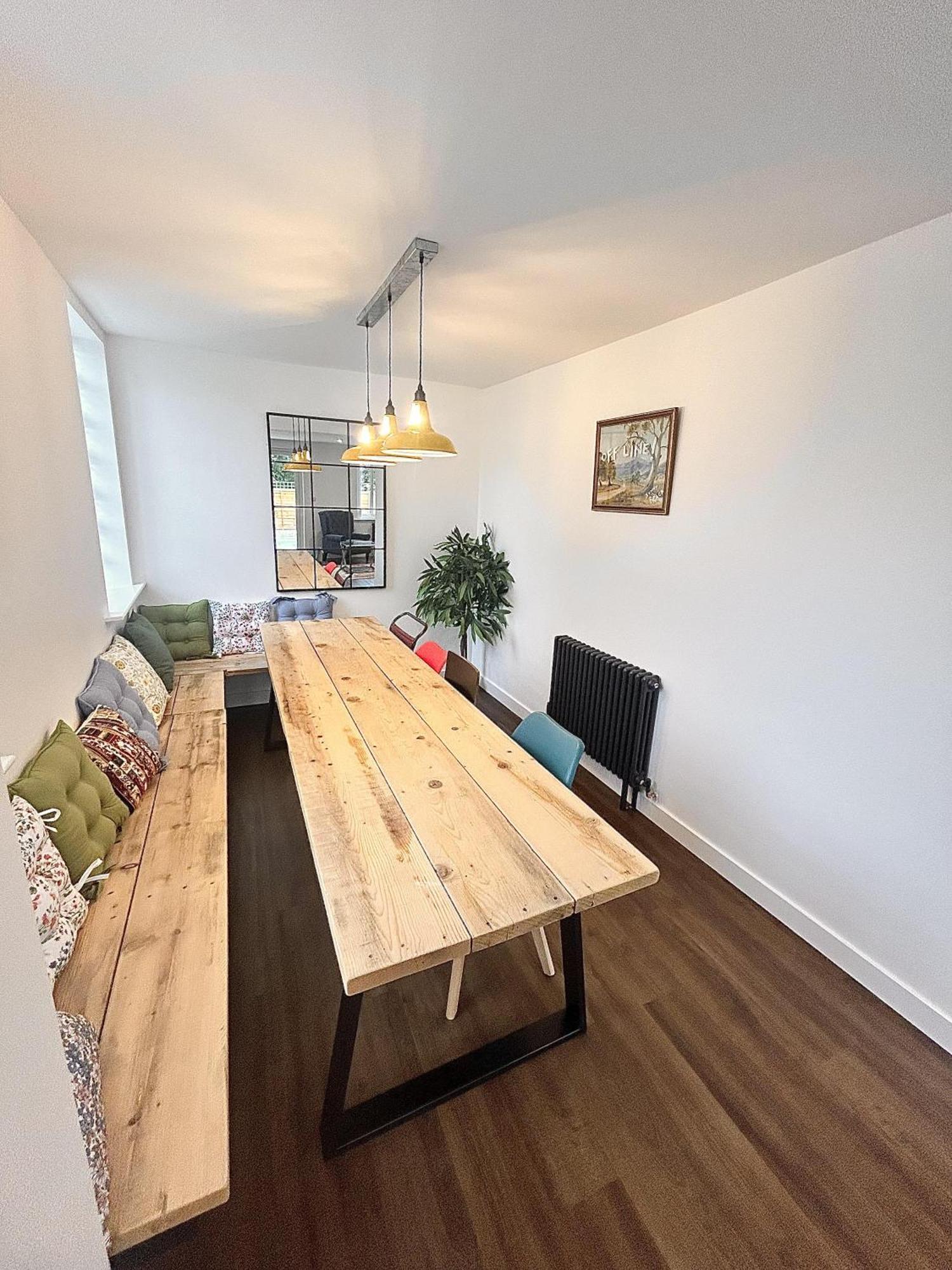 Oasis - 4 Bedroom House * Northampton