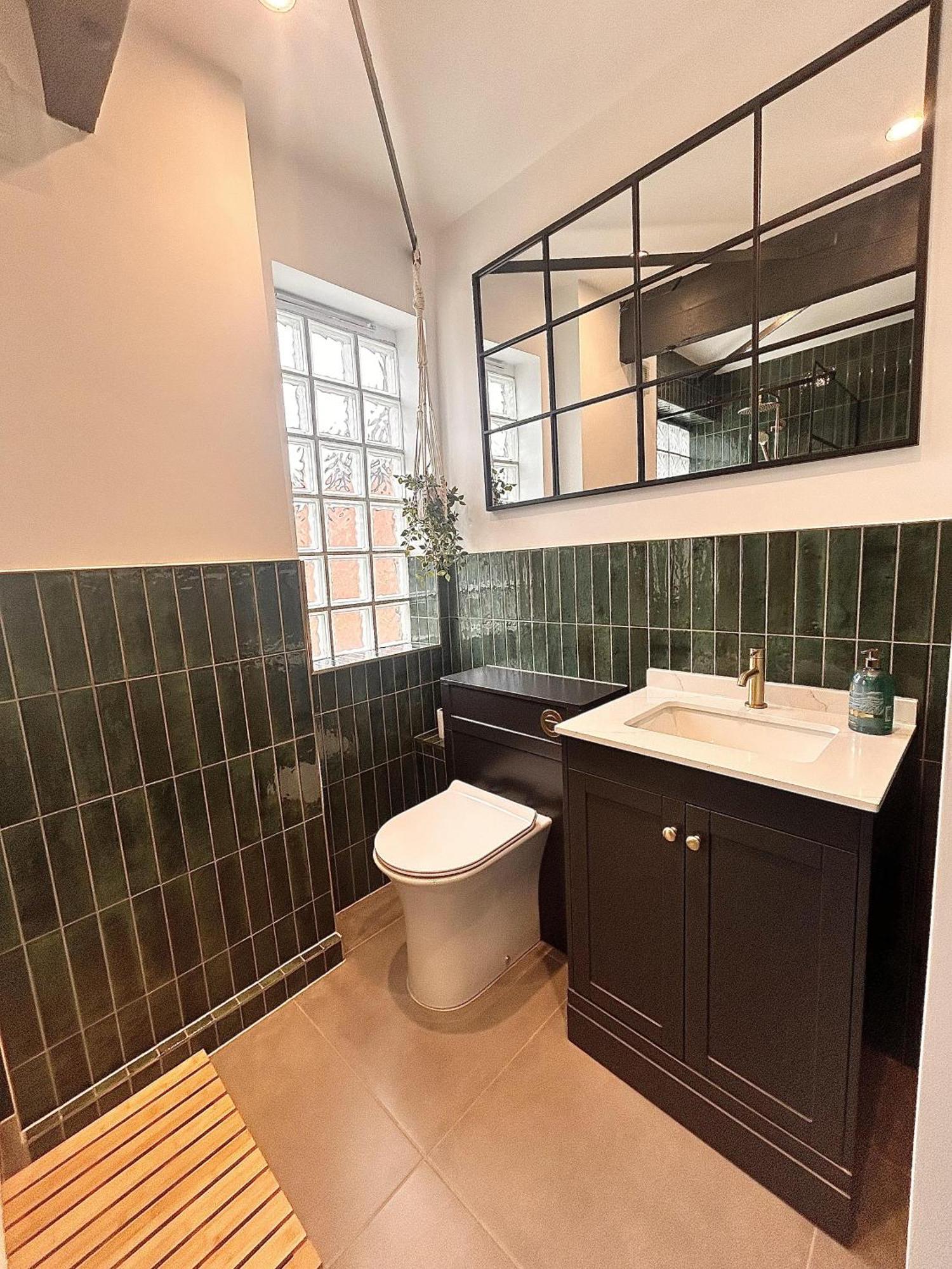 Holiday home Oasis - 4 Bedroom House Northampton