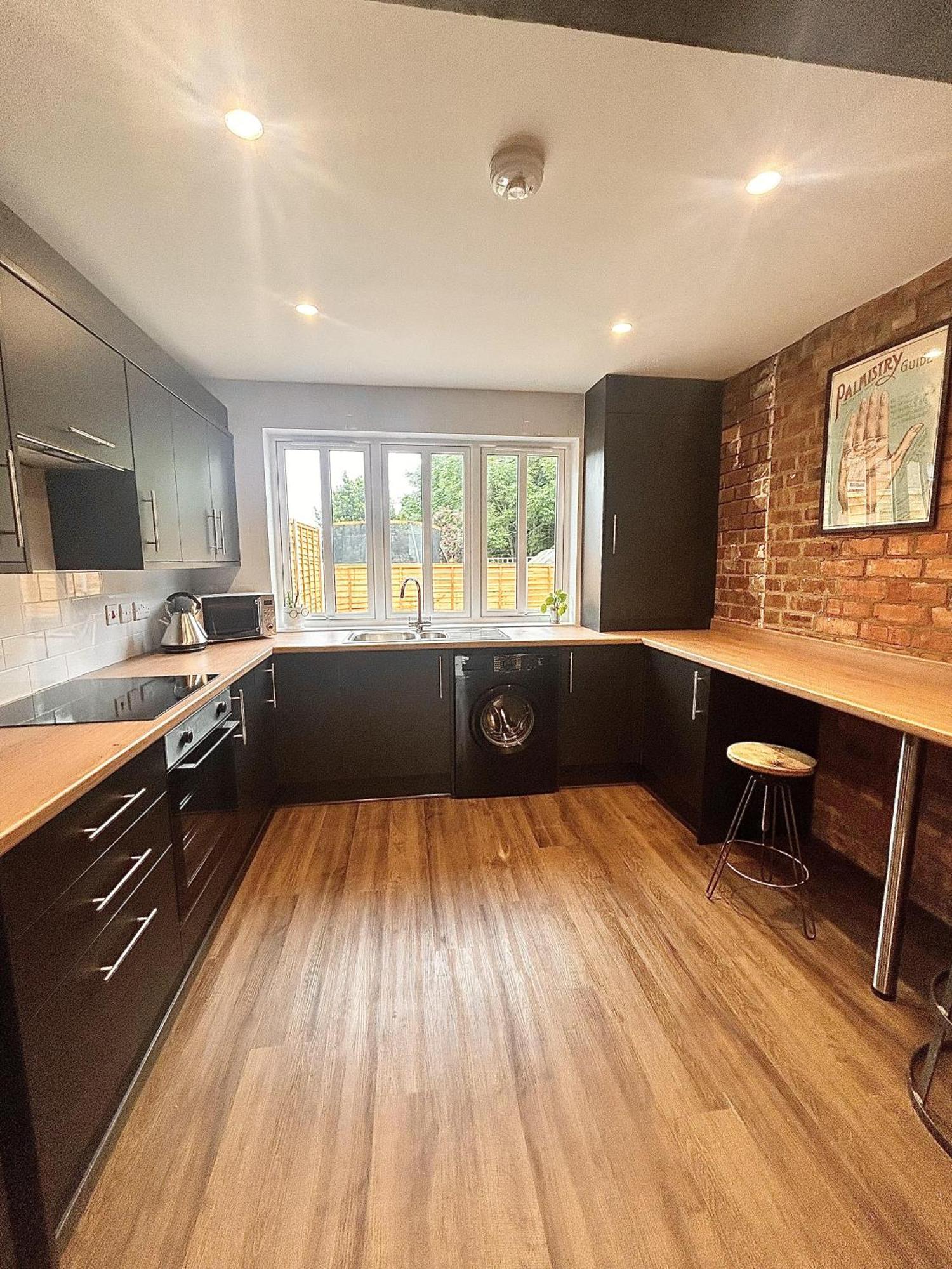Holiday home Oasis - 4 Bedroom House Northampton